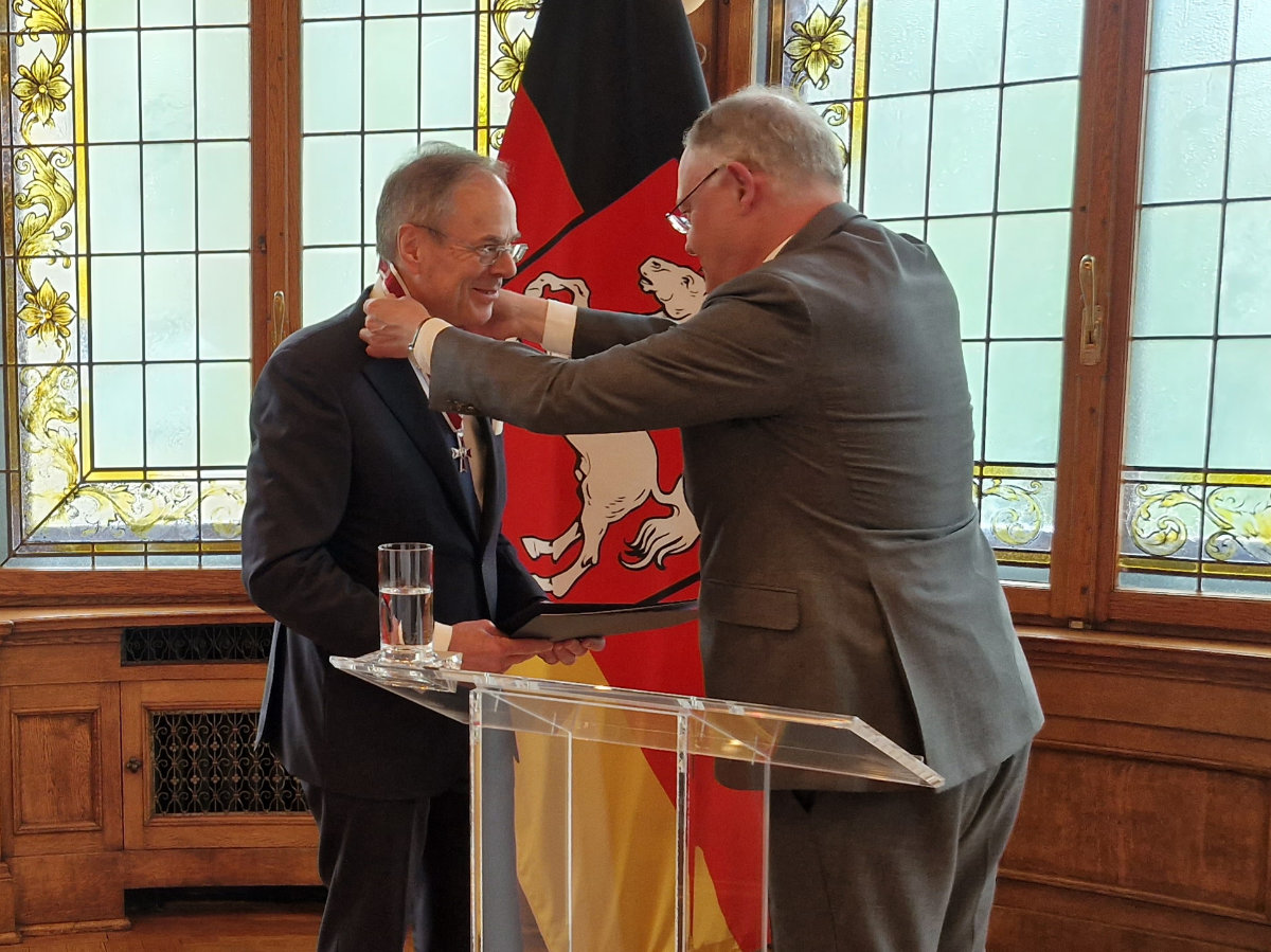 Professor Thomas Lenarz erhält den Verdienstorden Niedersachsens