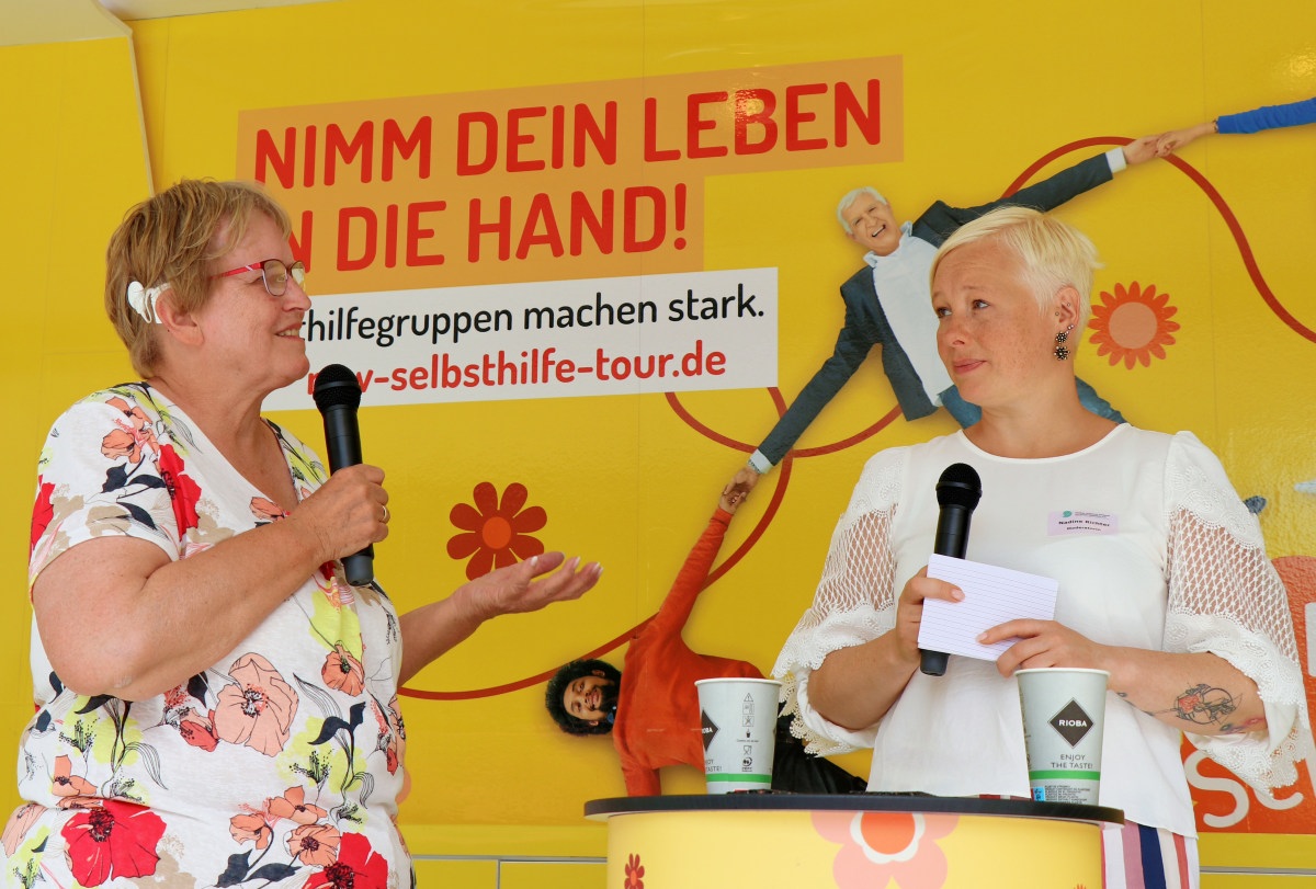 Marion Hölterhoff (links) und Nadine Richter eröffnen die Veranstaltung